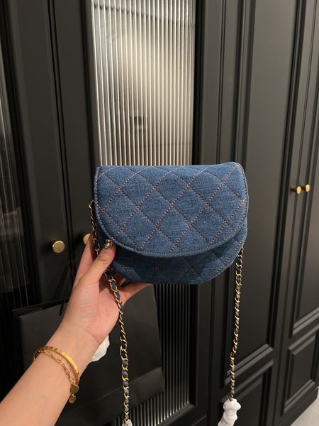 

2023 new denim half-moon bag fashion all-in-one backpack crossbody chain bag 5a