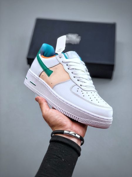 

2023 latest running shoes outdoor men women 1 low 07 emb white malachite lifestyles casual shoes designer with boxes