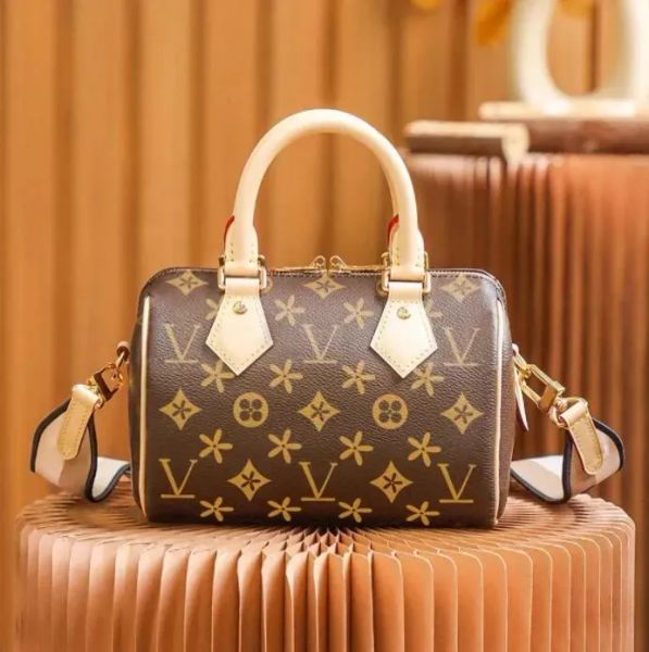 

classic traveler speedy bag fashion women shoulder bag mono pillow totes handbags crossbody coin purse