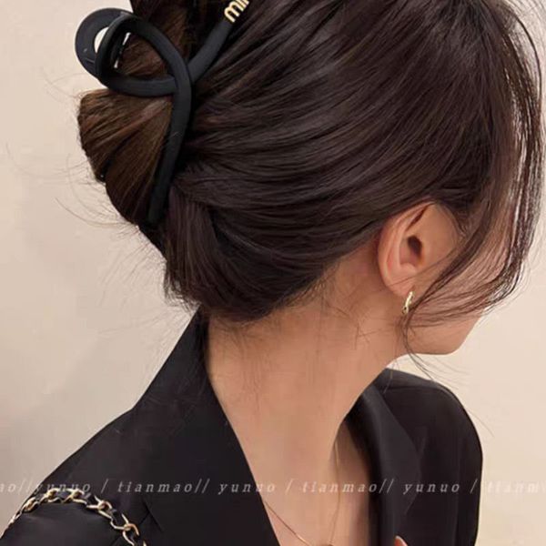 

grab clip large black shark clip premium sense hairpin women's head back 2023 new early spring hair grab tiara clip, Black;brown