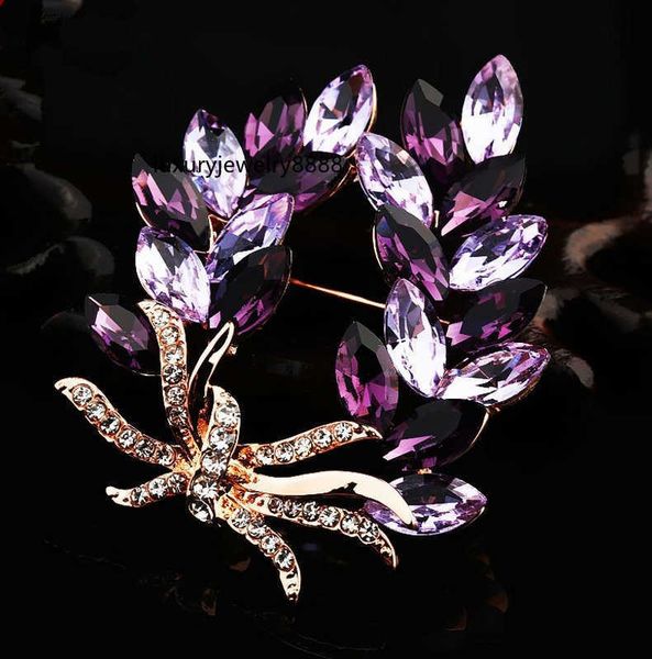 

rhinestone brooch fashion alloy crystal brooch with hand held flower accessories, Gray