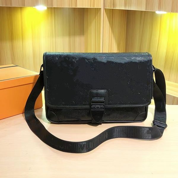 

2023 new horizontal shoulder bag fashion crossbody bag with button printed embossed men's and women's bags