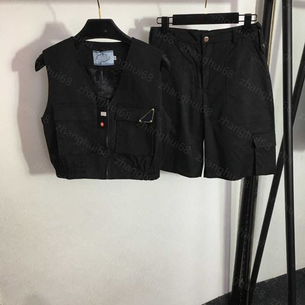 

23ss womens designer clothing women set letter triangle pocket v-neck waistcoat cargo shorts set women clothes, White