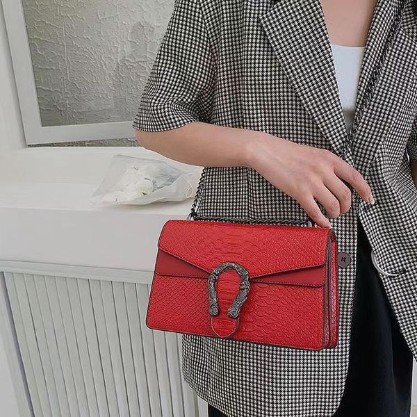 

retro fashion crocodile grain bags women 2023 new classic temperament chain small bread one shoulder aslant dionysian package tramp