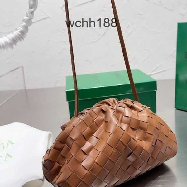 

bag venetas girl crossbody bottegas 2023 bags designer women's cassettes pouch shoulder handbags cloud handheld pure small handwoven v3