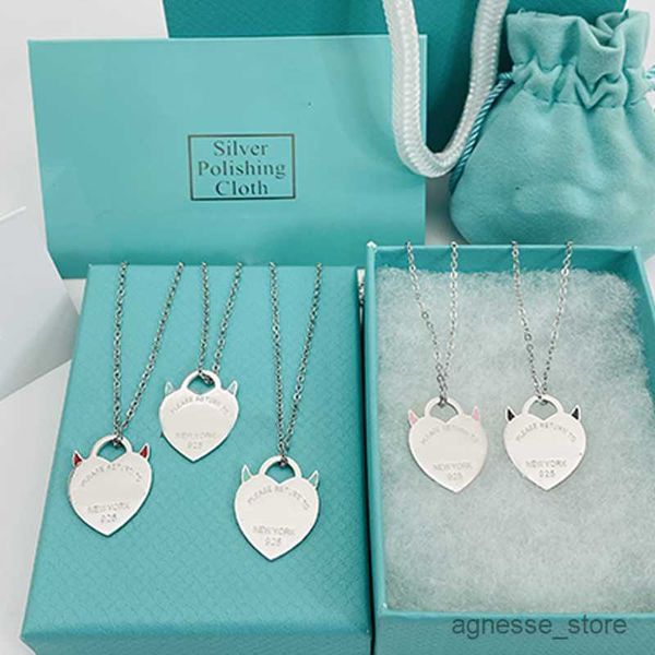 

pendant necklaces luxury designer new heart necklace women couple pendant jewelry on the neck valentine day gift for accessories r230615, Silver