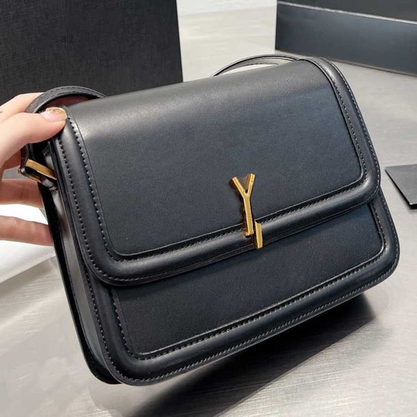 

designers bags travel bag fashion 2023 crossbody clutch hardwareenvelope flap letter emdroidery women postman retro messenger