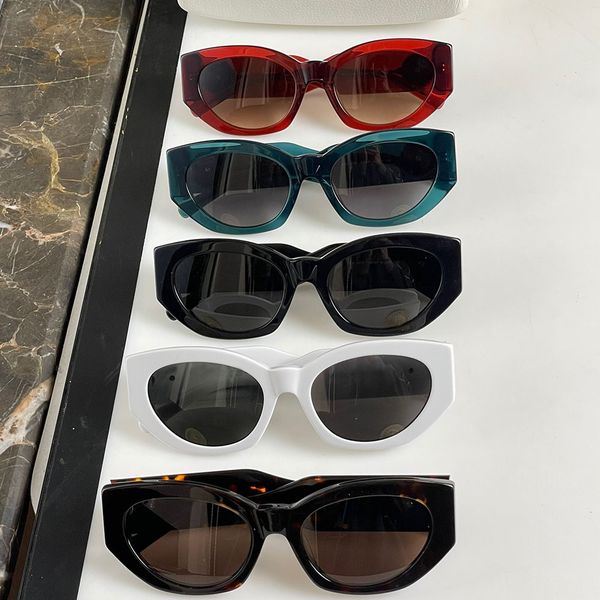 

2023 fashion queen exclusive new style unique appearance design pc plate full frame gray and black khaki lens women's sunglasses classi, White;black