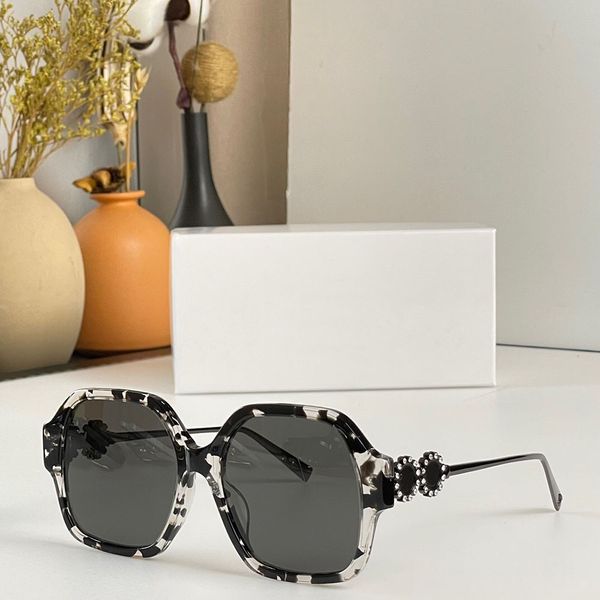 

2023 selling new model in europe and america notch large frame titanium alloy mirror legs cute and personalized fashionable and elegant sung, White;black