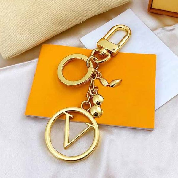 

new style luxury keychain letter brand designer keychains metal keychain womens bag charm pendant auto parts exquisite gift, Silver