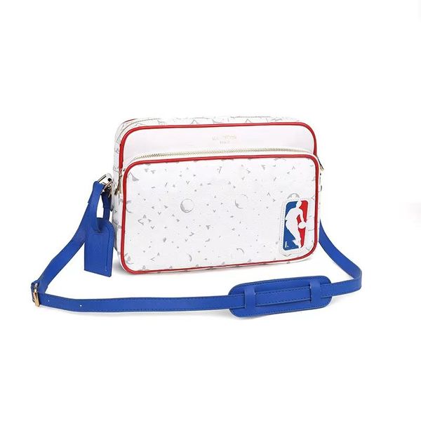 

2023 the latest men's sports version of shoulder bag fashion cross-body bag seiko detailed factory direct sales