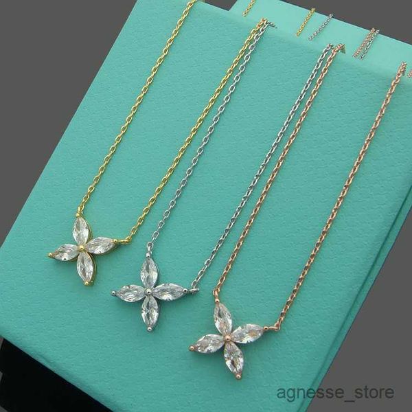 

pendant necklaces womens pendant necklaces leaf horse necklace designer jewelry large and small drillas wedding christmas gift r230615, Silver