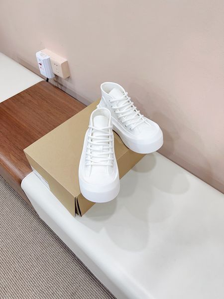 

2023 the new women designer travel leather lace-up sneaker fashion lady flat running trainers letters woman shoe platform men gym sneakers 0, Black