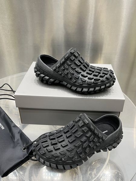 

2023 summer new mens designer slippers sport high beautiful desert sand slides beach vermillion outdoor slippers sandals, Black
