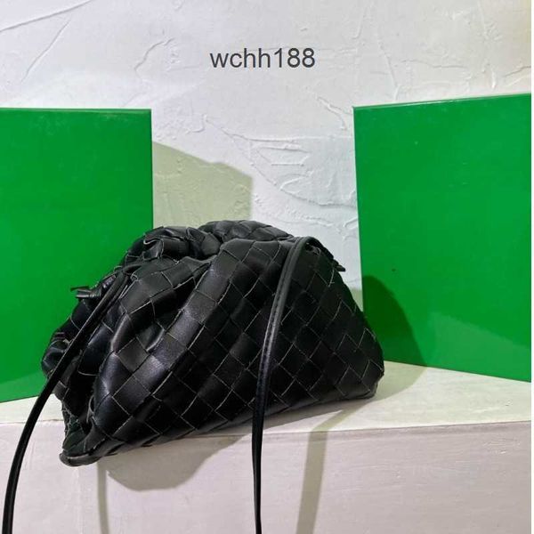 

bags basket shoulder bag pouch woven evening venetass cloud designer cassettes one 2023 crossbody bottegas leather versatile green ab8u