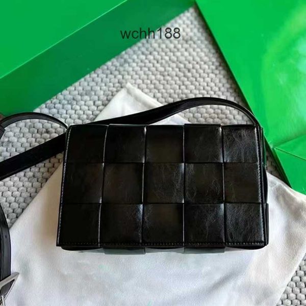 

wax 2023 handheld color grid bottegas woven oil cassettes leather bag style crossbody designer green caramel bags women's venetas 6s1b