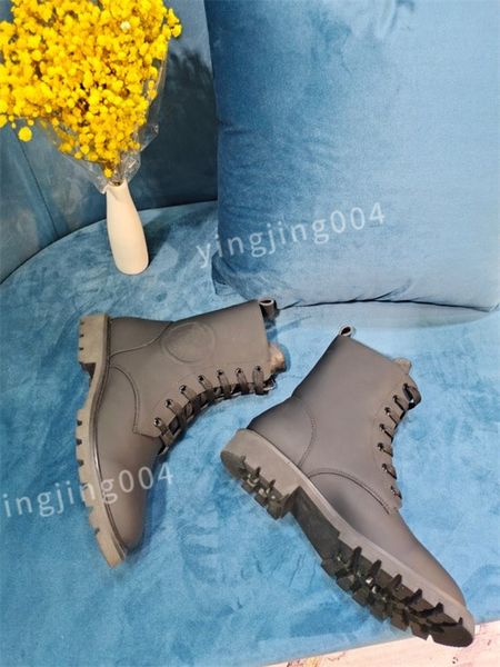 

2023 new men's designer sports shoes fashionable sports shoes women comfortable and breathable mesh training shoes casual shoes, Black