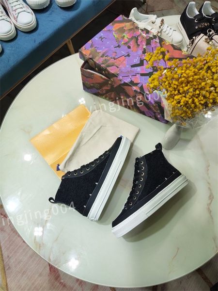 

2023 new designer sneakers timeout women casual shoes lady calfskin white pattern shoe retro styles classical quality, Black