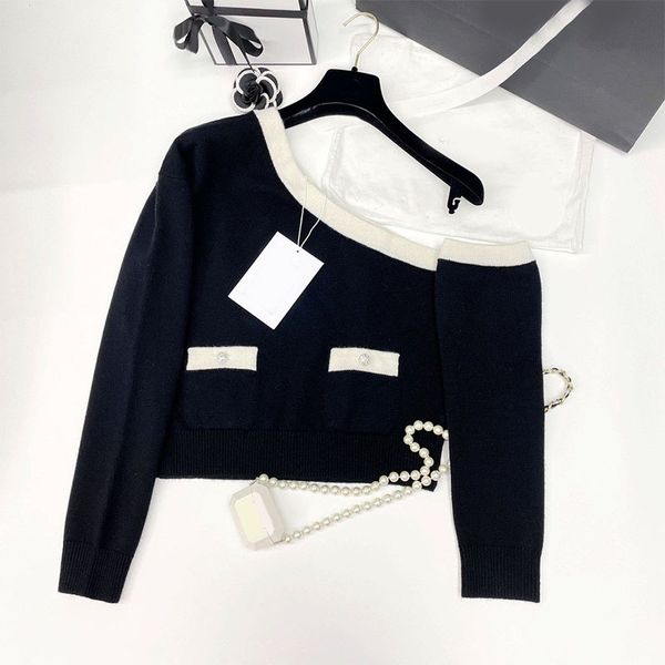 

2023 runway designer one shoulder solid color long sleeve ladies sweater fashion elegant pearl button pocket knitted pullover, White
