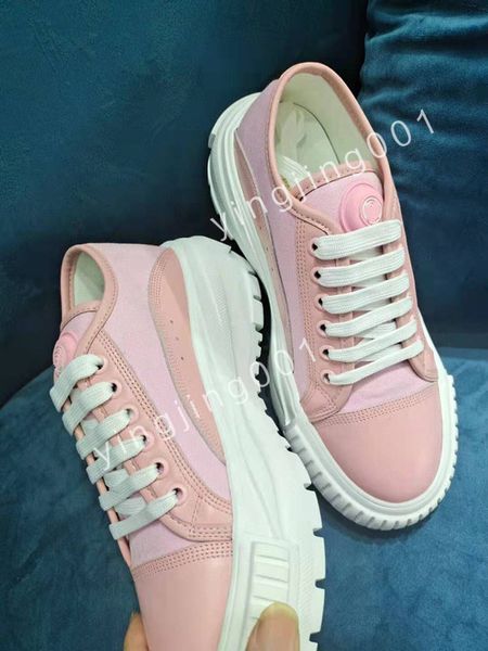 

2023 luxury color matching casual sneakers black and white round low skateboard shoes sports platform heightening simple all-match