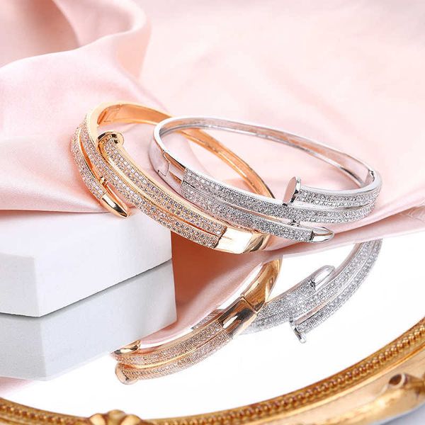 

high version straight and simple fashion card c nail bracelet couple style micro set zircon, Black
