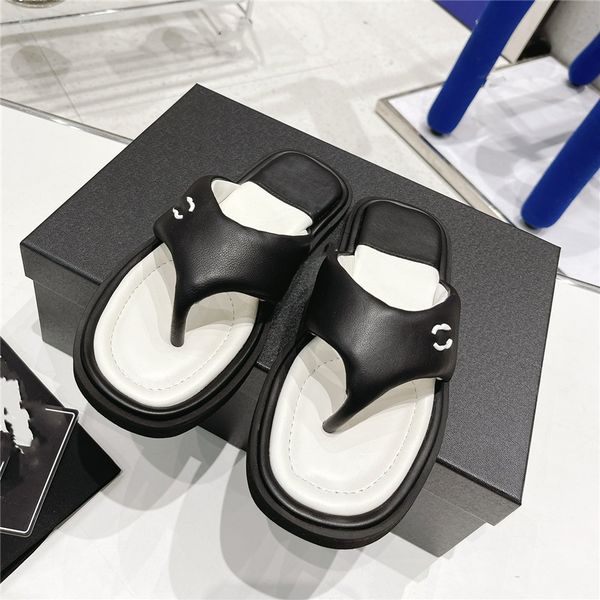 

fashionable beach shoes 2023 channel luxurious design retro decoration men's and women's summer leather canvas rubber flat bottome