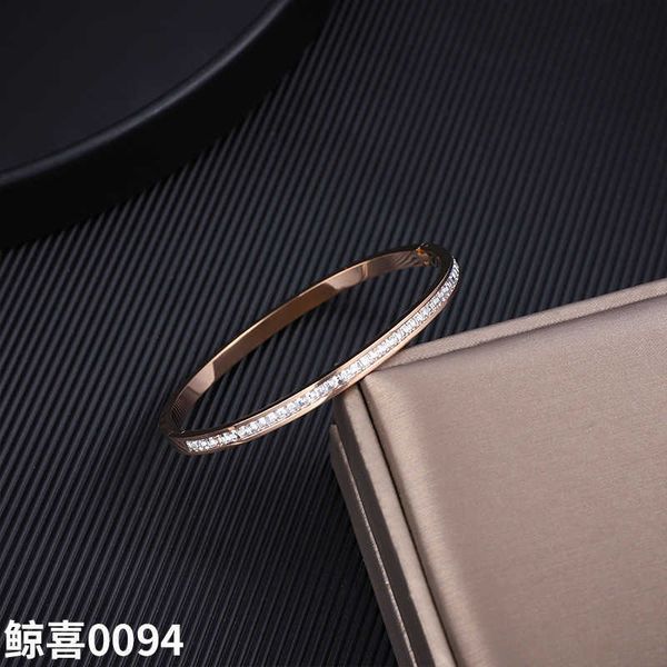 

original doukuai same style card titanium steel square diamond inlaid with rose gold 18k colorless female bracelet can, Black