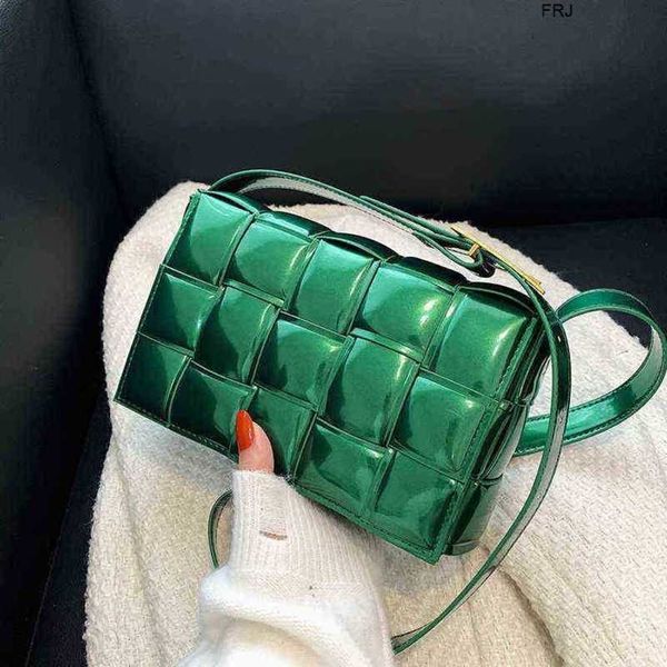 

designer bottegas bags venetas cassettes 2023 new fashion net red star same pillow bag woven simple one shoulder messenger have logo frj art