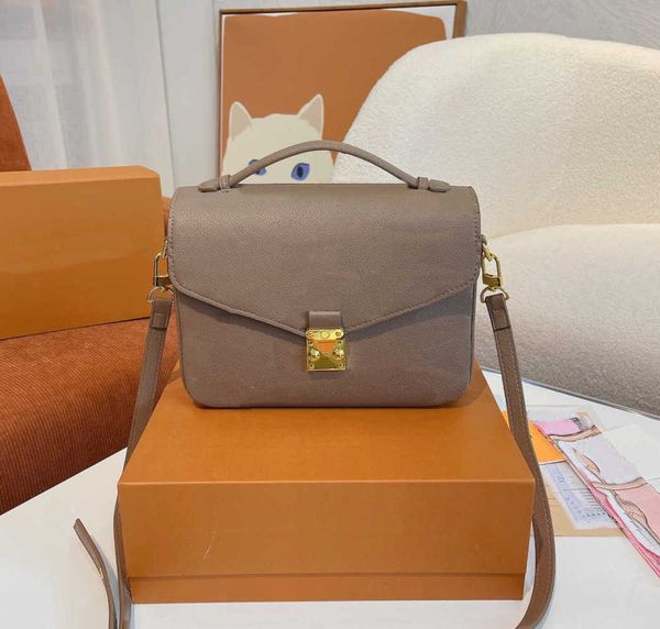 

shoulder bags luxurys designers bag embossing flower pochette women handbag messenger bags genuine leather metis elegant womens crossbody ba