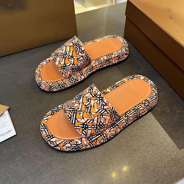 

the latest new slippers on the shelves lazy flip-flops, home travel must-have fashion young, Black