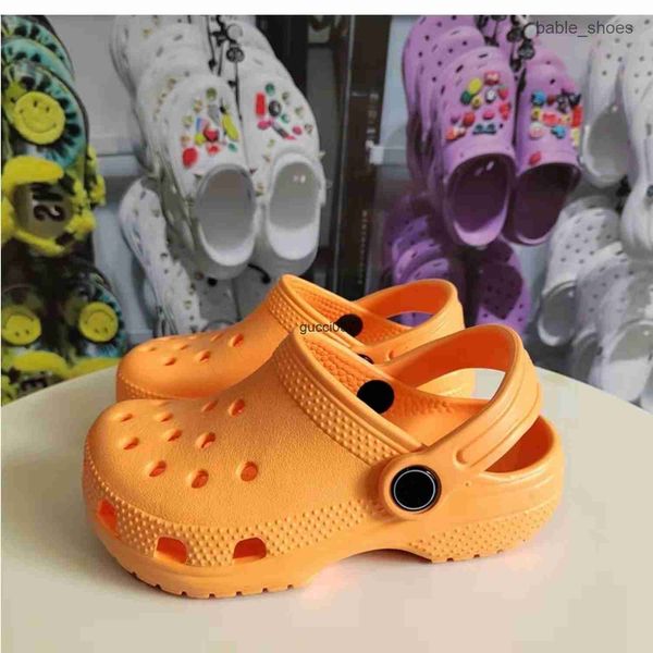 

2023 new fashion childrens sandals shoes kids slipper summer red designer baby holes sandals boys shoe girls shos size 28-33 nice, Black;red