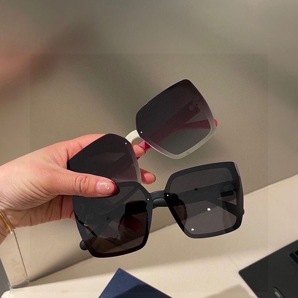 

2023 coated fluorescent personalized girls' selling new style butterfly appearance black white and red women's sunglasses luxury d, White;black