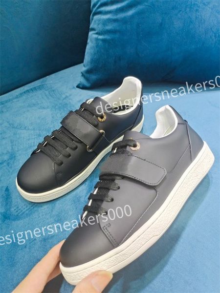 

2023 new luxurys quality casual shoes hi low designer sneakers men women canvas lace up flat bottomed fashionable comfortable casual shoes, Black