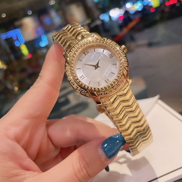 

the latest series, women's watch, 316 steel shell, chic strap design, imported quartz movement, sapphire glass mirror. dial diameter 34, Slivery;brown