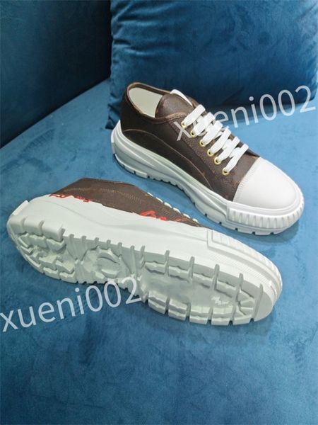 

2023 new luxury designer shoes vintage plaid canvas sneakers man woman outdoor platform casual shoes couples trainers, Black
