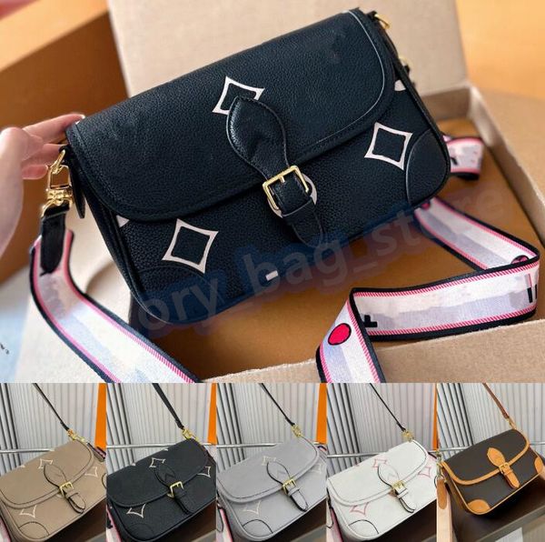 

designer shoulder bag totes leather luxury old flower diane baguette handbag large-capacity black white strap embossed letters flap bag