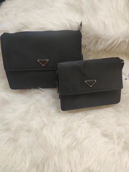 

2023 new postman bag men's and women's triangle one shoulder messenger bag high quality