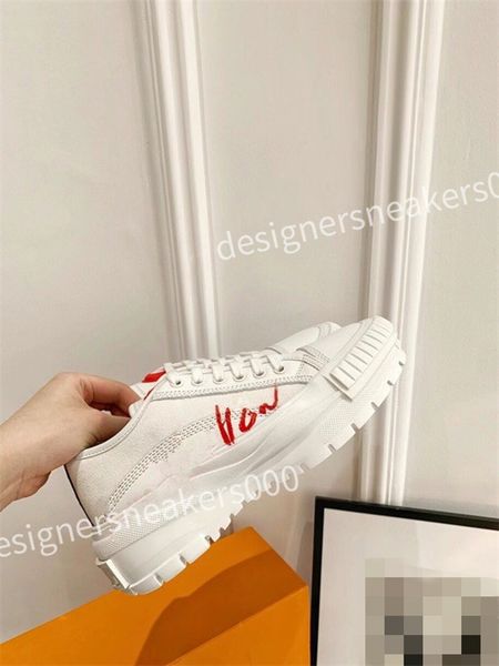 

2023 new luxury spring season men womens casual shoes sneakers trend reflective upper fashionable mens women sports shoes, Black