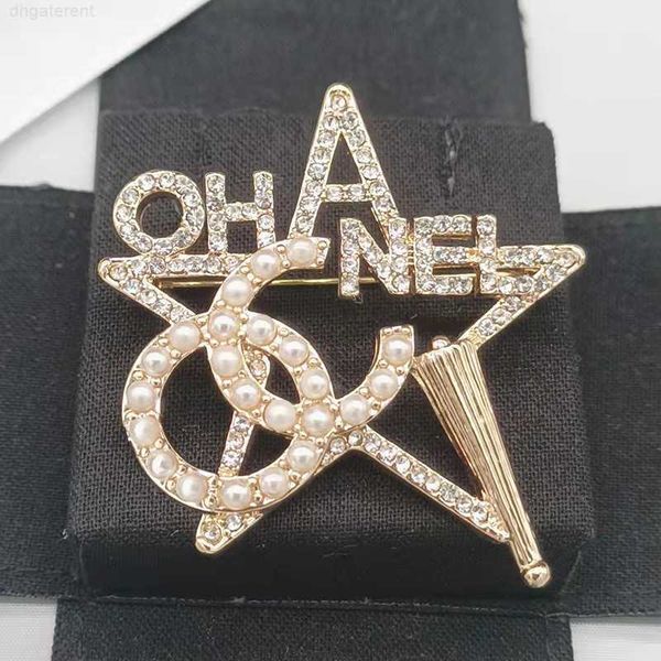 

pins classic brand desinger brooch women star inlay crystal rhinestone pearl letters brooches suit pin fashion jewelry clothing decoration a, Gray