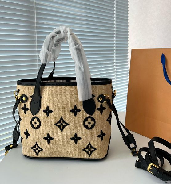 

fashion designer weaves totes beach bag for a relaxing seaside holiday bag