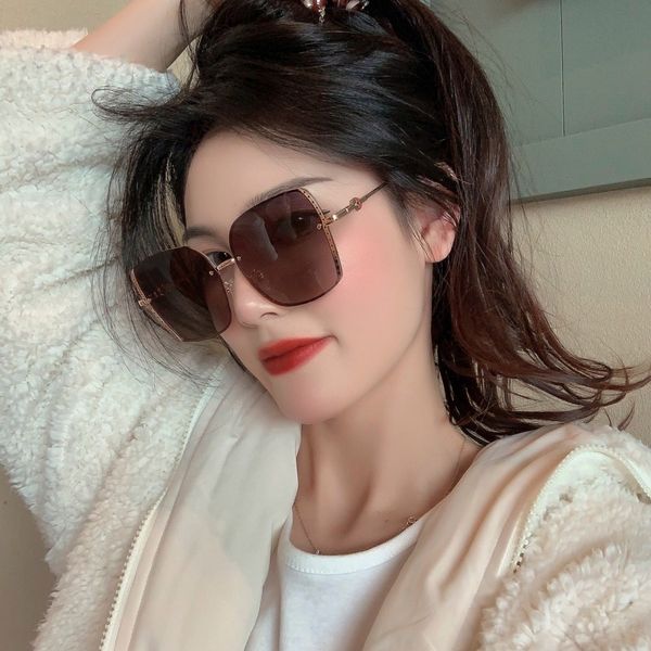 

2023 five star praise selling new style grade titanium alloy gold full frame large black grey lenses women's sunglasses versatile style, White;black