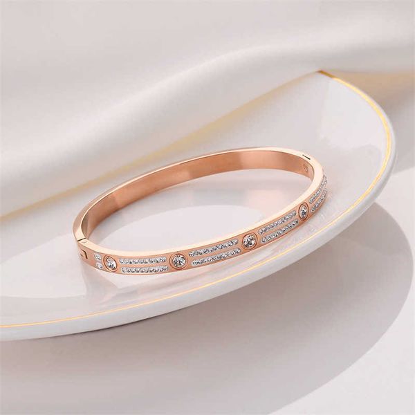 

selling item card mantianxing two row diamond bracelet fashion new style titanium rose goldo7sf, Black