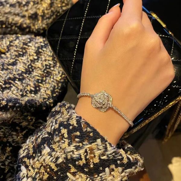 

2023 fashion new designer bracelet luxury micro encrusted with diamond camellia delicate gold-plated bracelet no box, Golden;silver