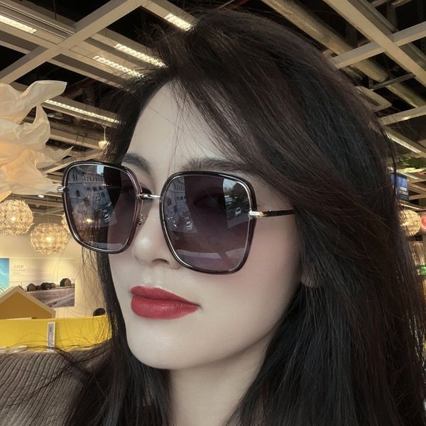 

2023 uv380 polarized pc new style fashion and casual versatile women's sunglasses full frame large girl selling style essential for out, White;black