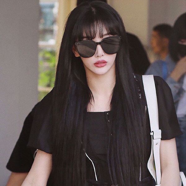 

2023 cat eye cool black trendy women's full frame sunglasses made of pc material with light weight and no face clipping celebrity style, White;black