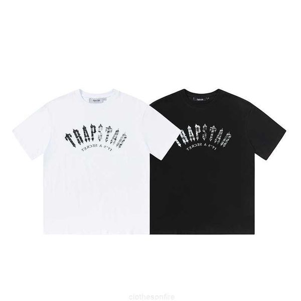 

designer fashion clothing tees tsihrts shirts trapstar camouflage arch font highdefinition printed short sleeved round neck trend tshirt pur, White;black