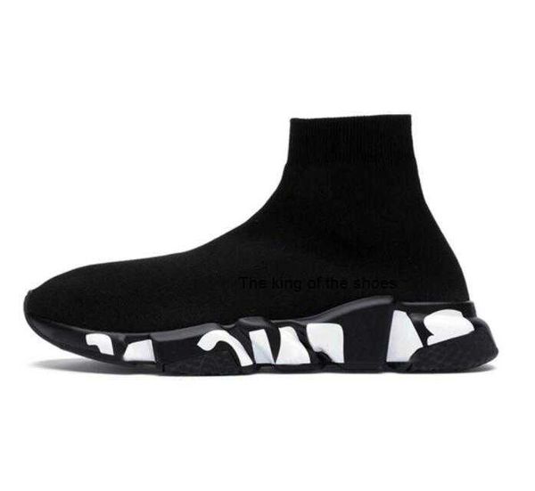 

fashionable outdoor casual shoes sports shoes men and women's 2023 socks shoes black and white balance 17fw paris graffiti the only ret