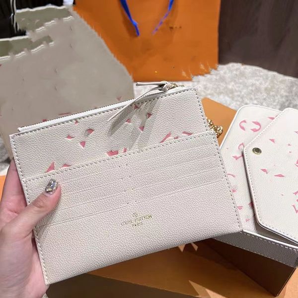 

the latest exquisite fashion all-in-one three-piece set of card bag wallet exquisite workmanship can not be put down