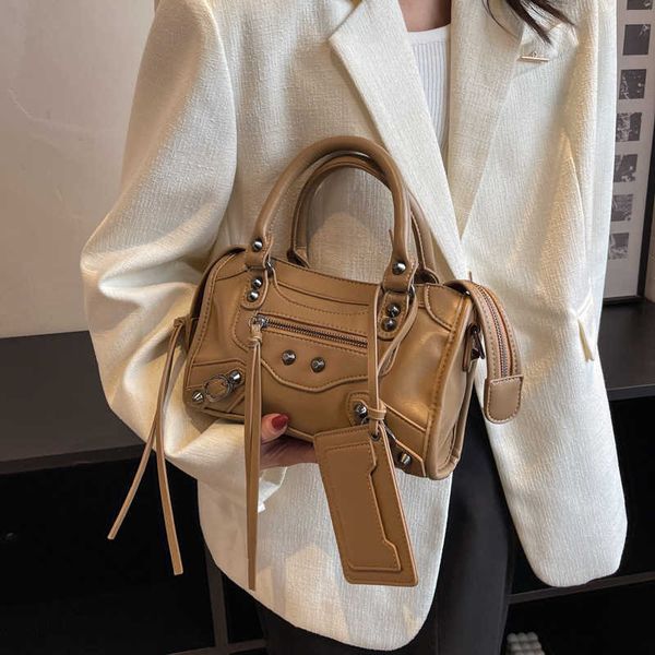

motorcycle carrying bag women's new rivet pillow bag fashion fashion one-shoulder messenger bag