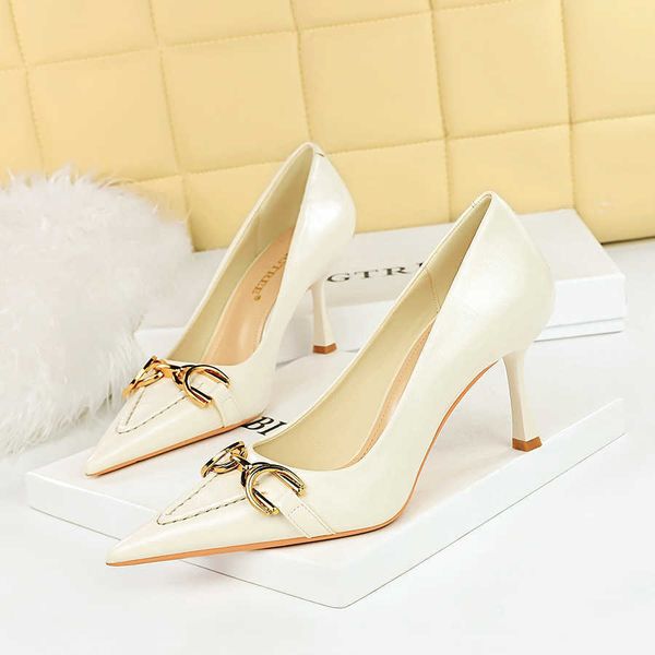 

2023 women's retro high heels wedding shoes woman pumps with metal buckle, Black